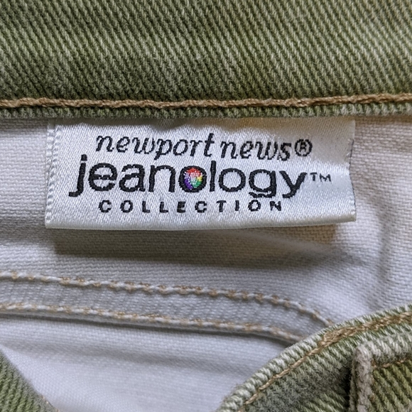 Shorts - Picture 2 of 6